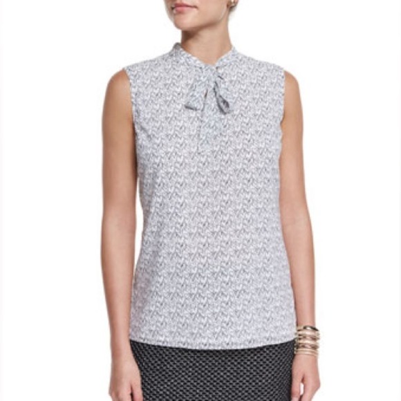 St. John Heart Georgette Print Silk Bow tie Blouse Top Size 6 - - Picture 2 of 8